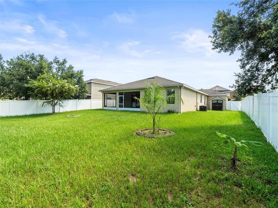 合同活跃: $450,000 (4 贝兹, 2 浴室, 2037 平方英尺)