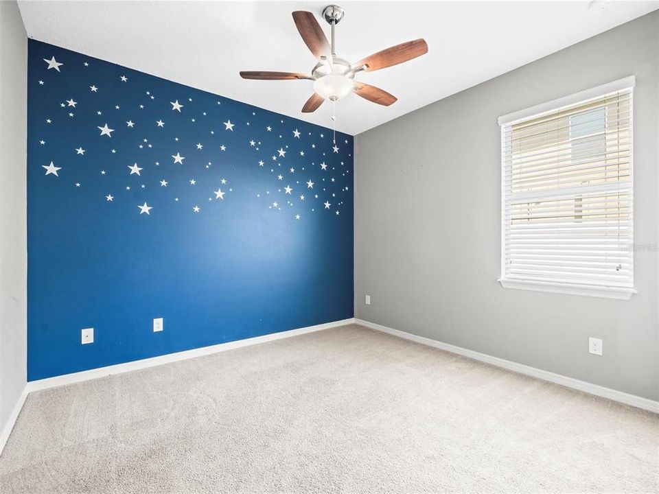 合同活跃: $450,000 (4 贝兹, 2 浴室, 2037 平方英尺)