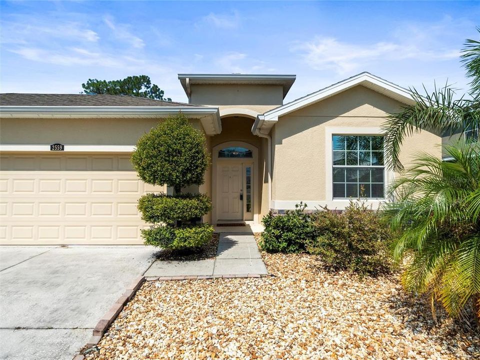 合同活跃: $450,000 (4 贝兹, 2 浴室, 2037 平方英尺)