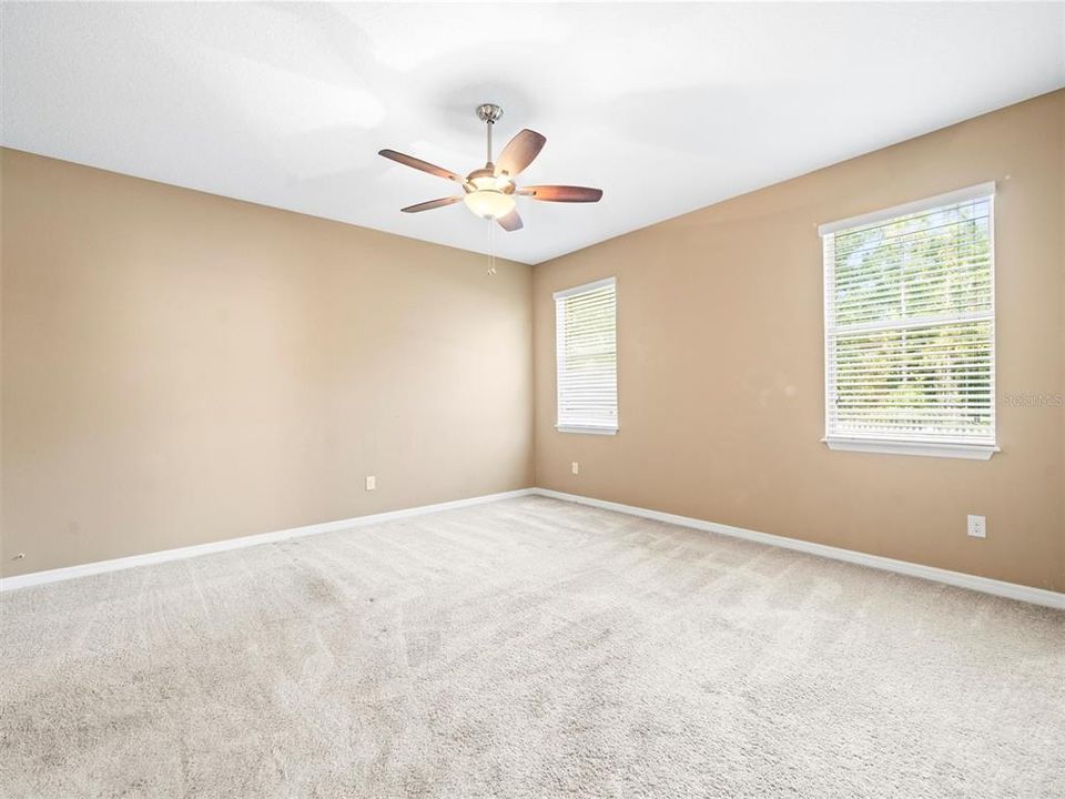 合同活跃: $450,000 (4 贝兹, 2 浴室, 2037 平方英尺)