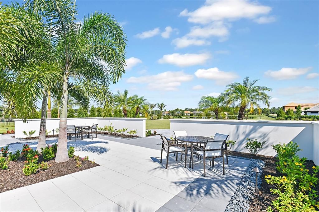 合同活跃: $669,900 (3 贝兹, 3 浴室, 2110 平方英尺)