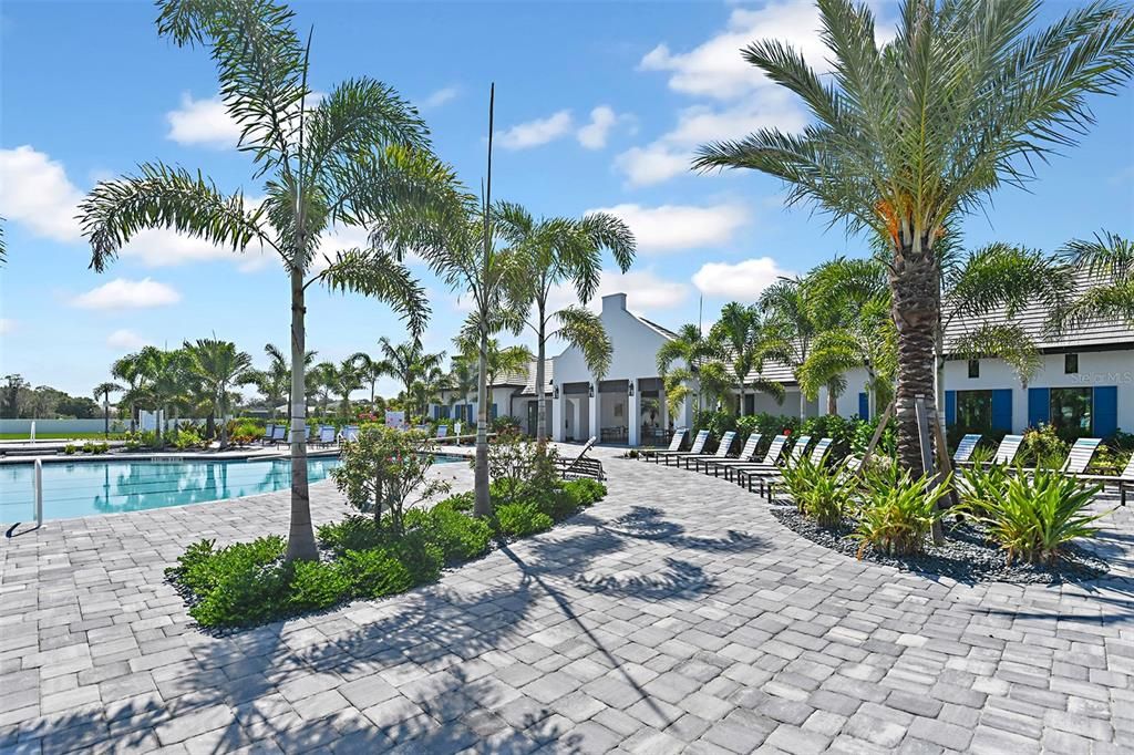 合同活跃: $669,900 (3 贝兹, 3 浴室, 2110 平方英尺)