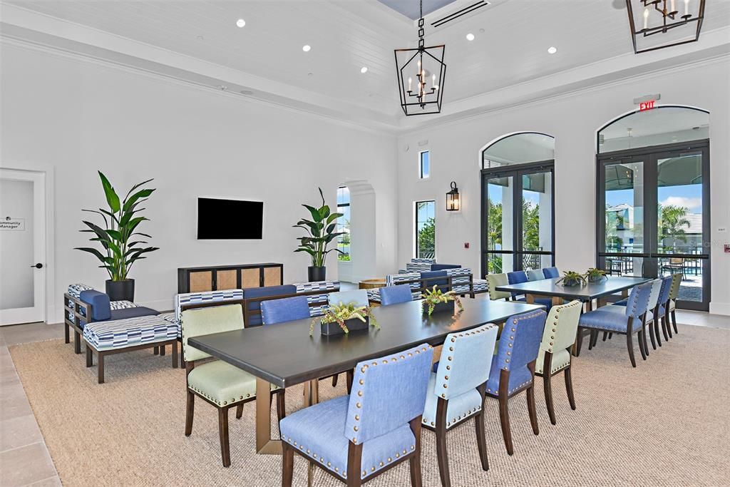 合同活跃: $669,900 (3 贝兹, 3 浴室, 2110 平方英尺)