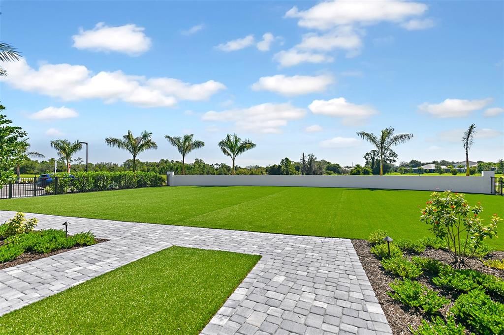 合同活跃: $669,900 (3 贝兹, 3 浴室, 2110 平方英尺)