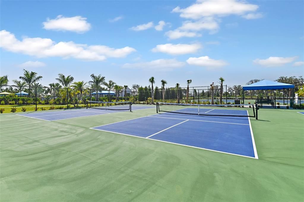 合同活跃: $669,900 (3 贝兹, 3 浴室, 2110 平方英尺)