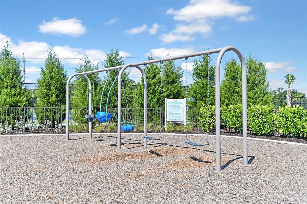 合同活跃: $669,900 (3 贝兹, 3 浴室, 2110 平方英尺)