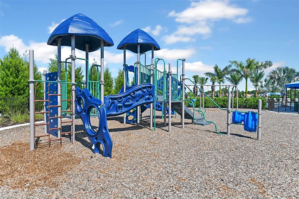 合同活跃: $669,900 (3 贝兹, 3 浴室, 2110 平方英尺)