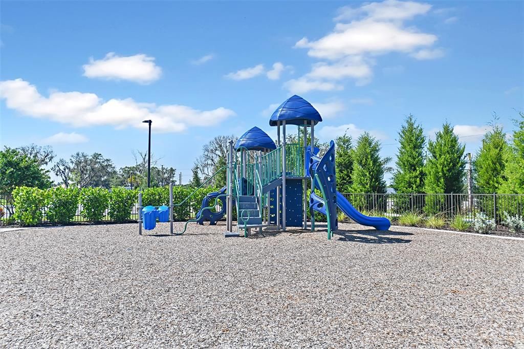 合同活跃: $669,900 (3 贝兹, 3 浴室, 2110 平方英尺)