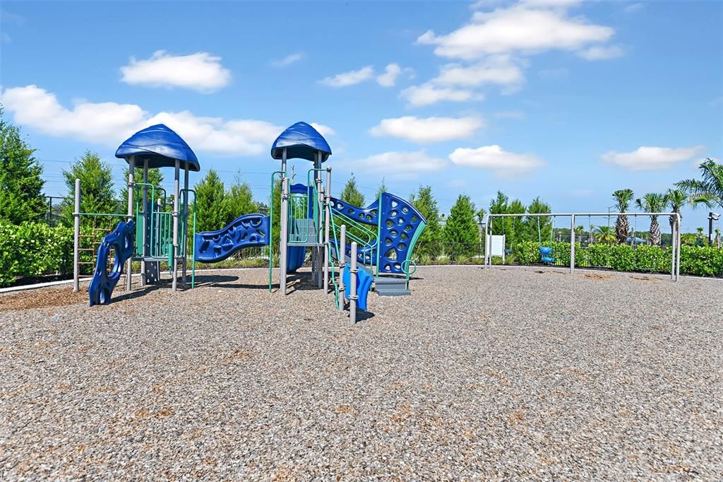 合同活跃: $669,900 (3 贝兹, 3 浴室, 2110 平方英尺)