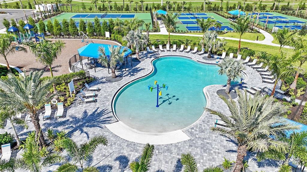 合同活跃: $669,900 (3 贝兹, 3 浴室, 2110 平方英尺)