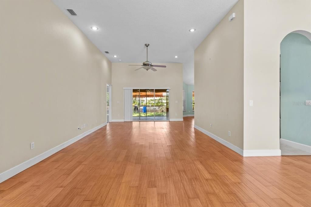 En Venta: $495,000 (3 camas, 2 baños, 2244 Pies cuadrados)