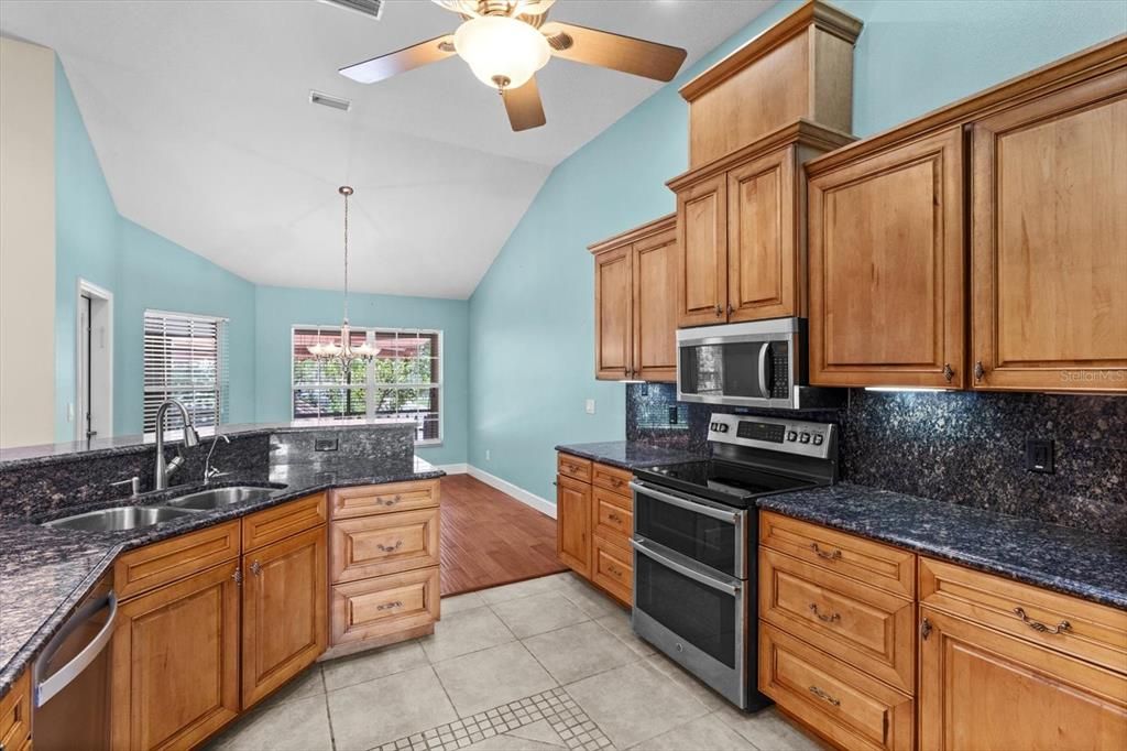 En Venta: $495,000 (3 camas, 2 baños, 2244 Pies cuadrados)