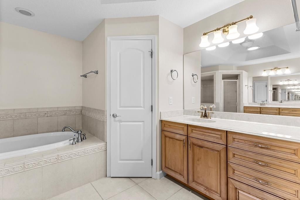 En Venta: $495,000 (3 camas, 2 baños, 2244 Pies cuadrados)