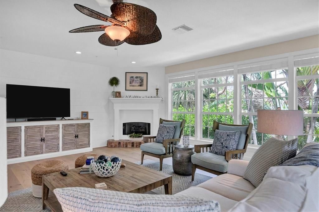 出租: $8,000 (3 贝兹, 3 浴室, 3506 平方英尺)