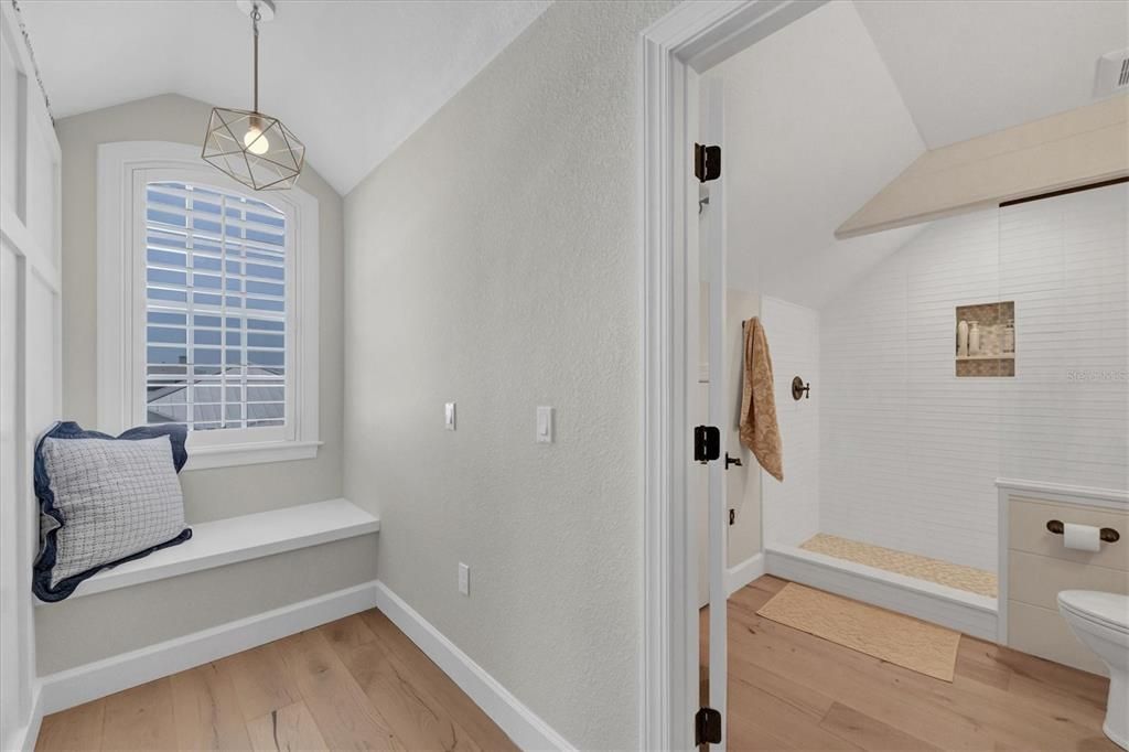 出租: $8,000 (3 贝兹, 3 浴室, 3506 平方英尺)