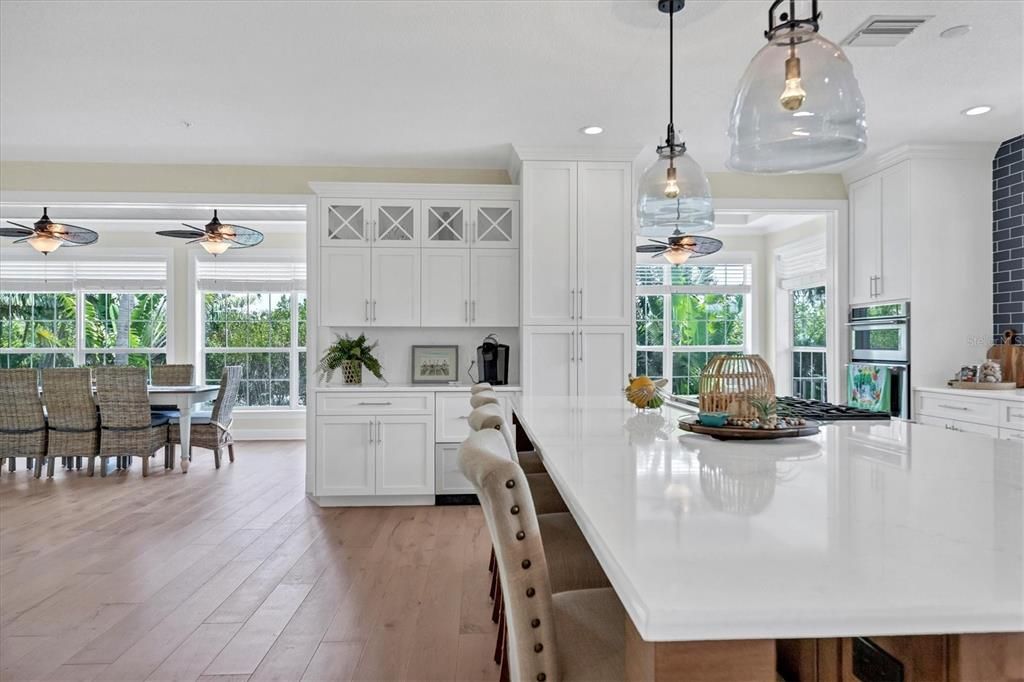 出租: $8,000 (3 贝兹, 3 浴室, 3506 平方英尺)