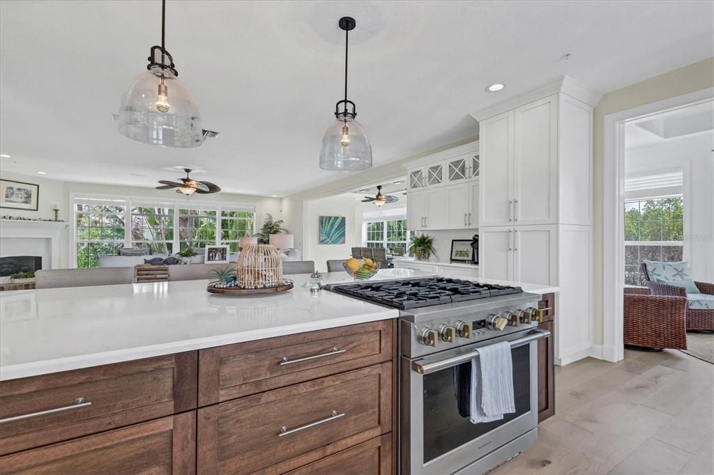 出租: $8,000 (3 贝兹, 3 浴室, 3506 平方英尺)