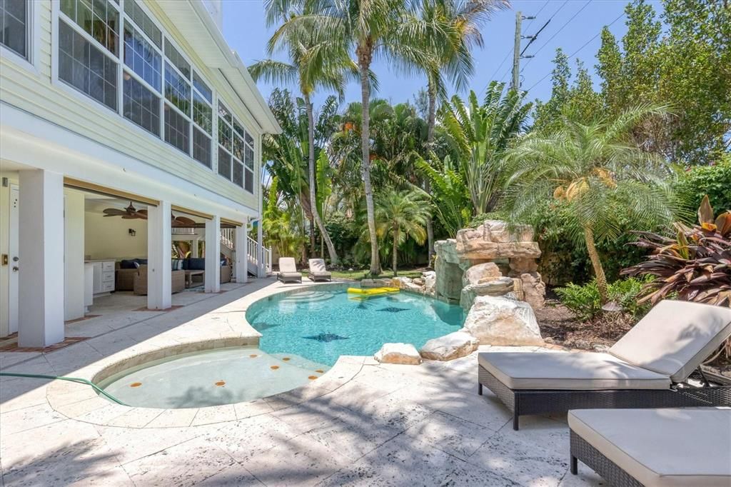 出租: $8,000 (3 贝兹, 3 浴室, 3506 平方英尺)