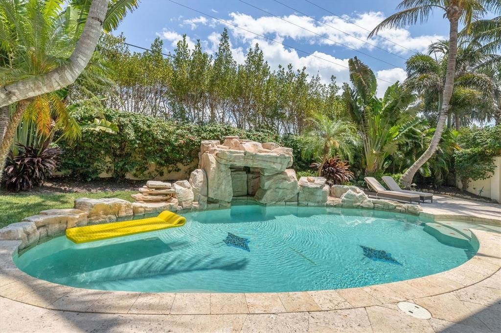 出租: $8,000 (3 贝兹, 3 浴室, 3506 平方英尺)