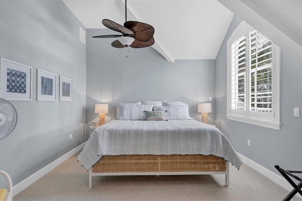 出租: $8,000 (3 贝兹, 3 浴室, 3506 平方英尺)