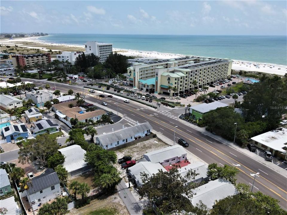 Active With Contract: $1,400 (1 beds, 1 baths, 400 Square Feet)