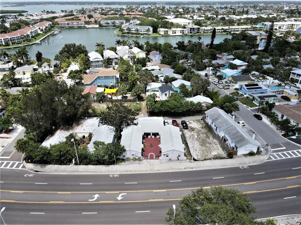 Active With Contract: $1,400 (1 beds, 1 baths, 400 Square Feet)