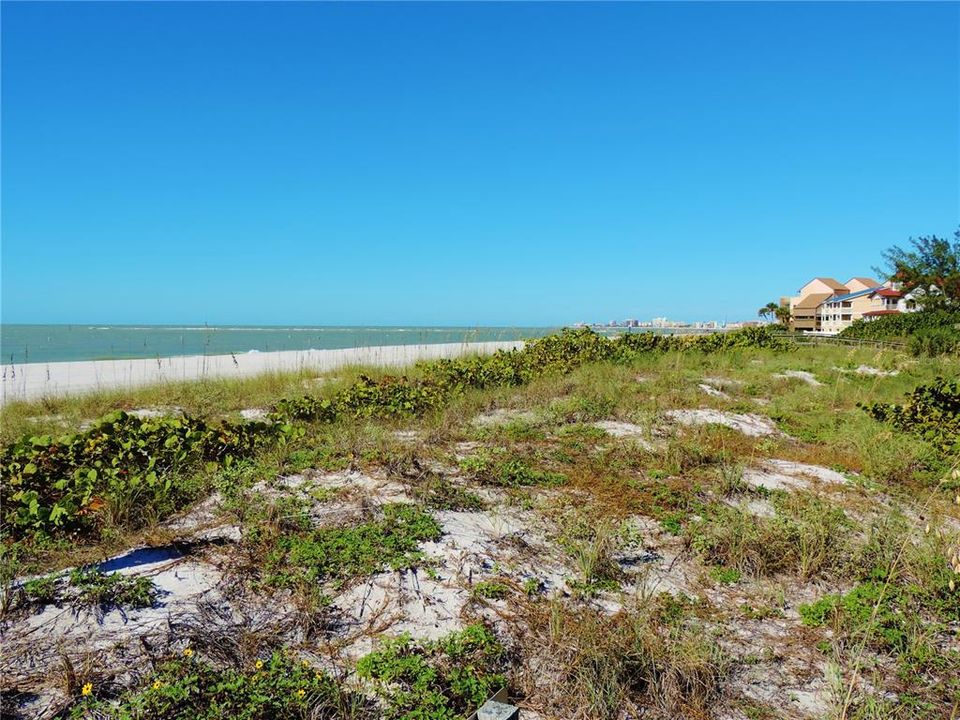 Active With Contract: $1,400 (1 beds, 1 baths, 400 Square Feet)