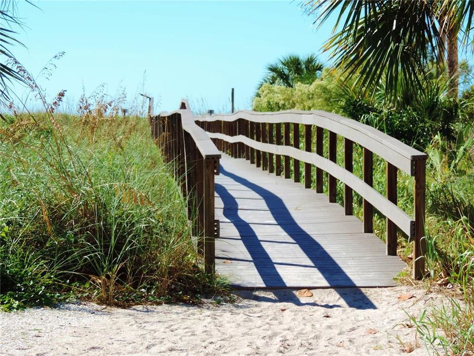 Active With Contract: $1,400 (1 beds, 1 baths, 400 Square Feet)