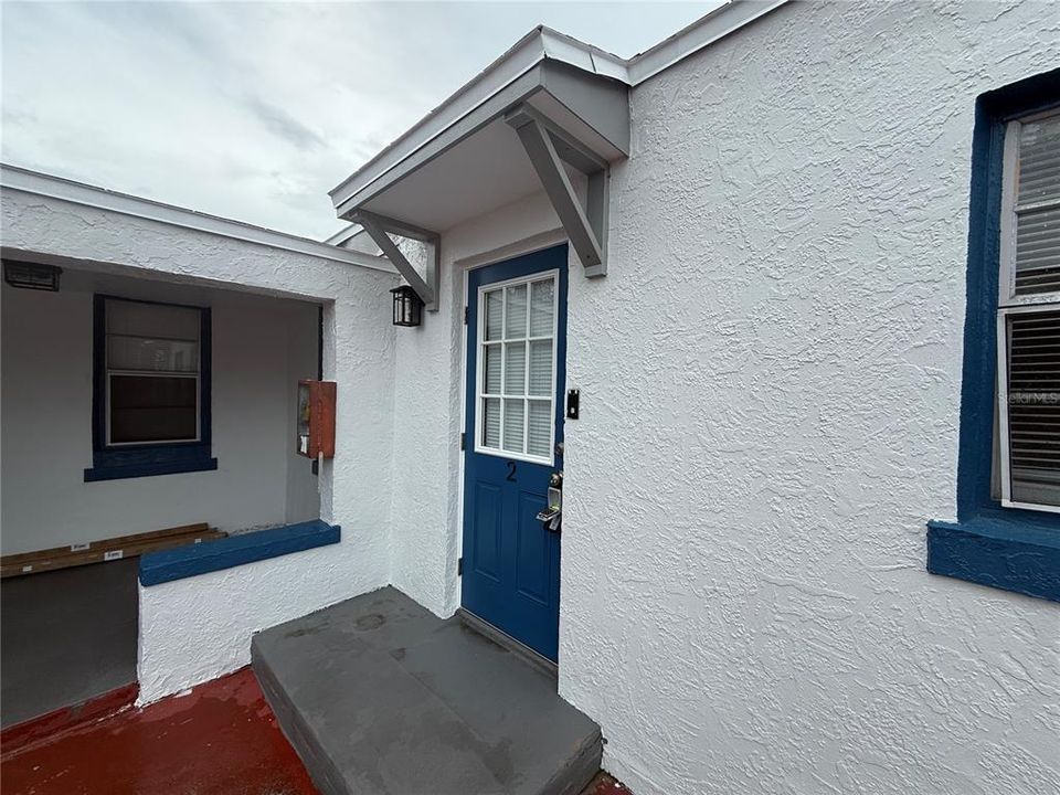 Active With Contract: $1,400 (1 beds, 1 baths, 400 Square Feet)