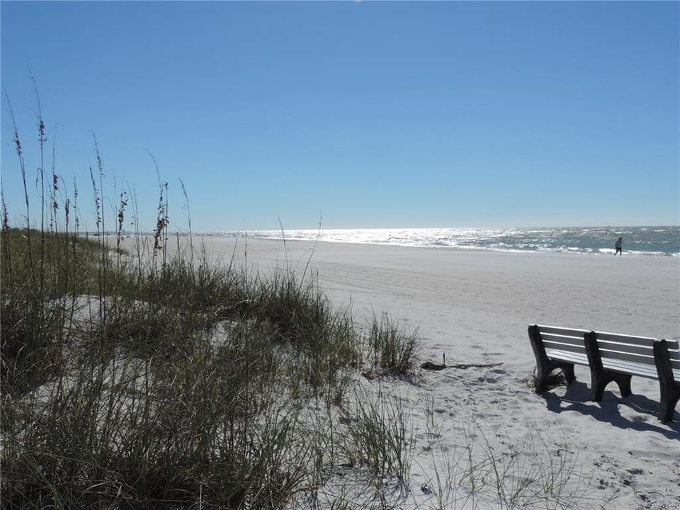 Active With Contract: $1,400 (1 beds, 1 baths, 400 Square Feet)