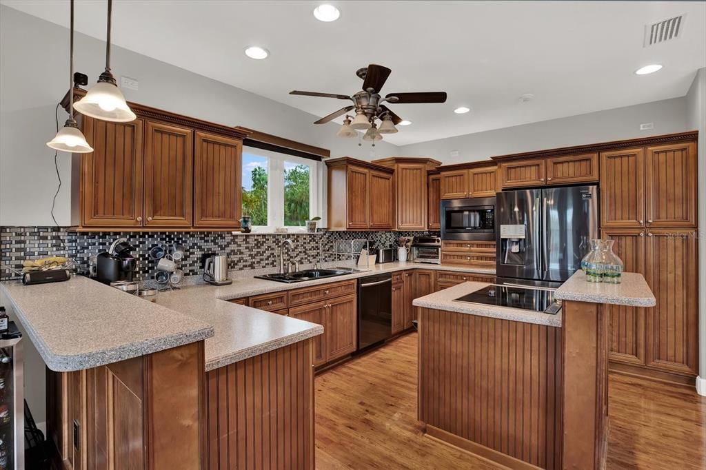 Active With Contract: $674,999 (4 beds, 2 baths, 2972 Square Feet)