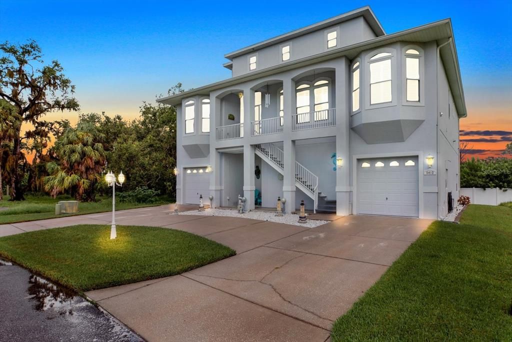 Active With Contract: $674,999 (4 beds, 2 baths, 2972 Square Feet)