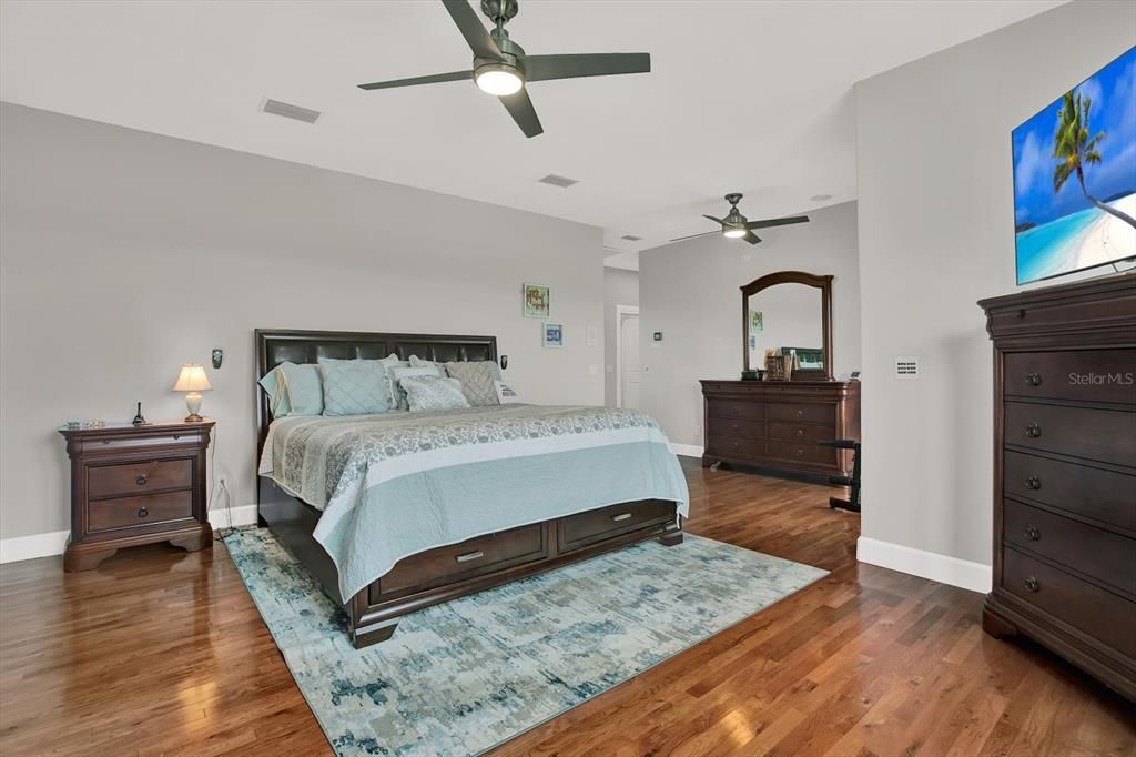 Active With Contract: $674,999 (4 beds, 2 baths, 2972 Square Feet)