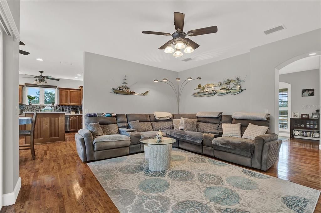 Active With Contract: $674,999 (4 beds, 2 baths, 2972 Square Feet)