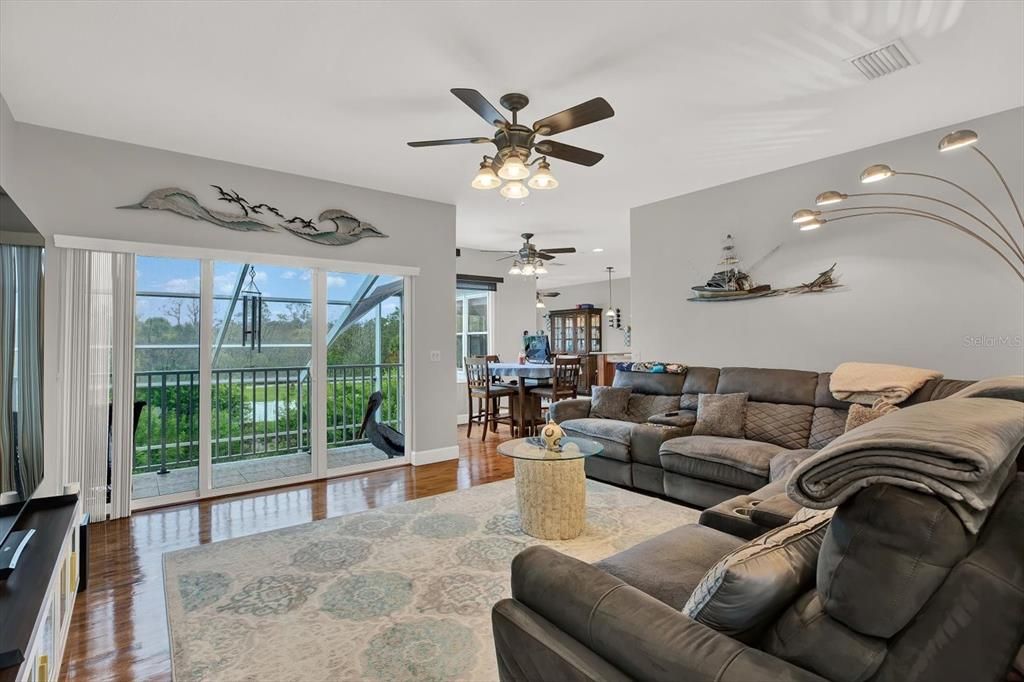 Active With Contract: $674,999 (4 beds, 2 baths, 2972 Square Feet)