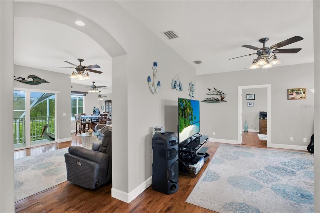 Active With Contract: $674,999 (4 beds, 2 baths, 2972 Square Feet)