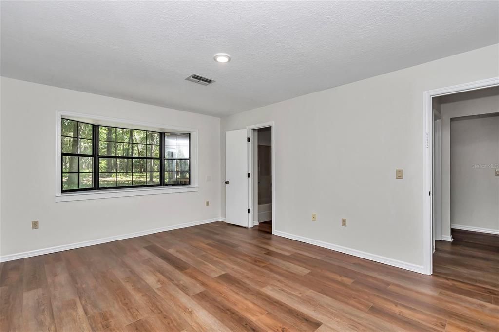 For Sale: $449,000 (4 beds, 2 baths, 1810 Square Feet)