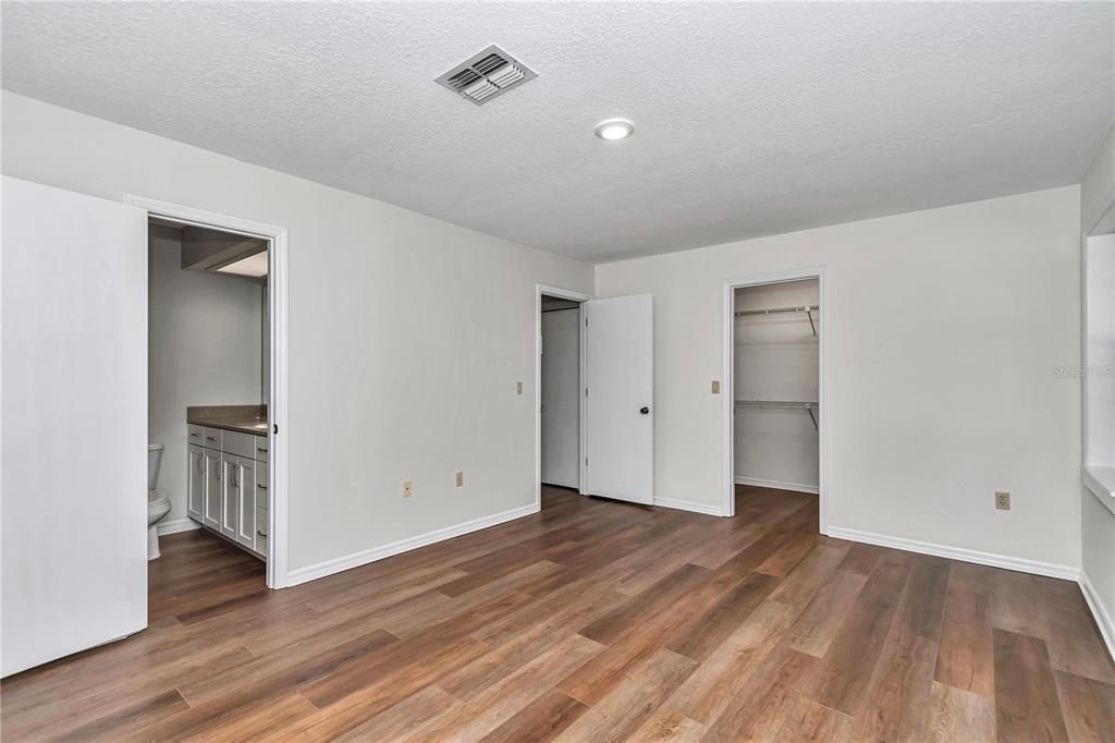 For Sale: $449,000 (4 beds, 2 baths, 1810 Square Feet)