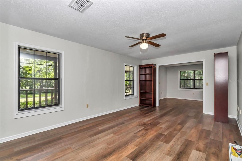 For Sale: $449,000 (4 beds, 2 baths, 1810 Square Feet)