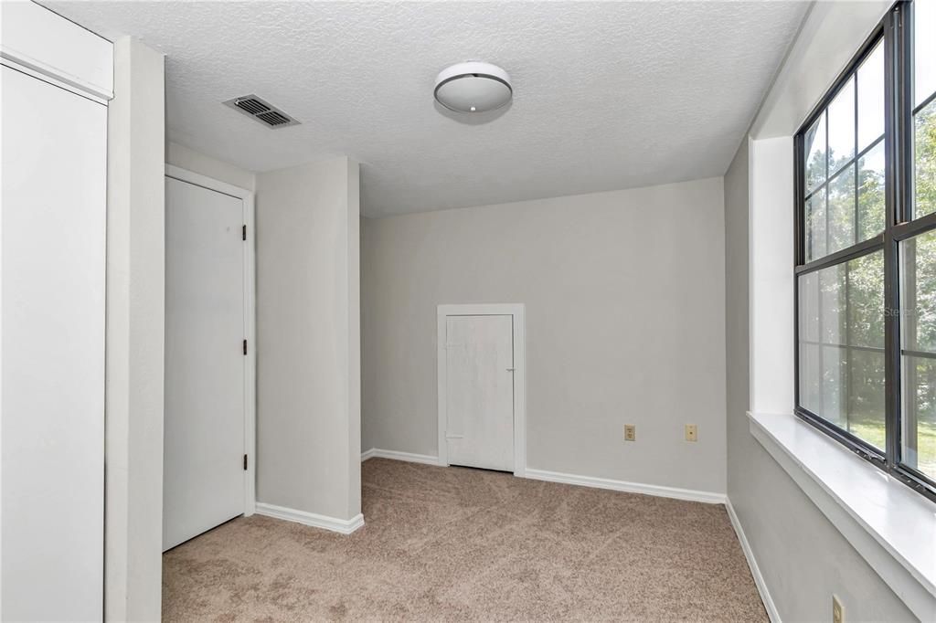 For Sale: $449,000 (4 beds, 2 baths, 1810 Square Feet)