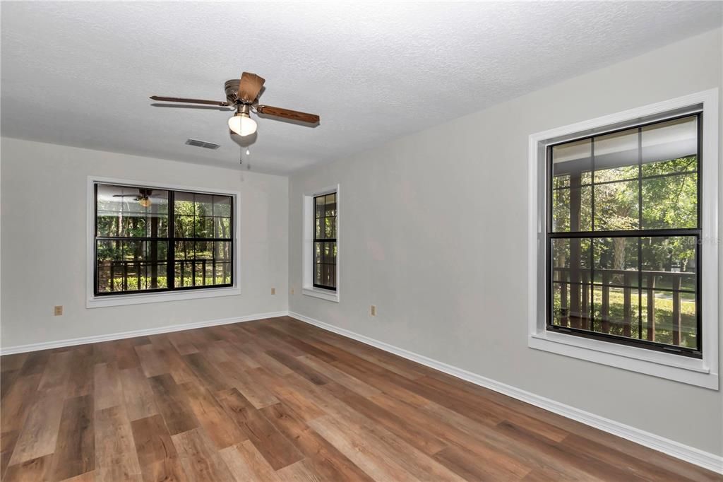 For Sale: $449,000 (4 beds, 2 baths, 1810 Square Feet)