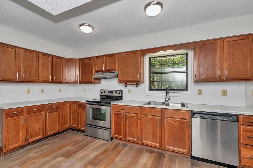 For Sale: $449,000 (4 beds, 2 baths, 1810 Square Feet)