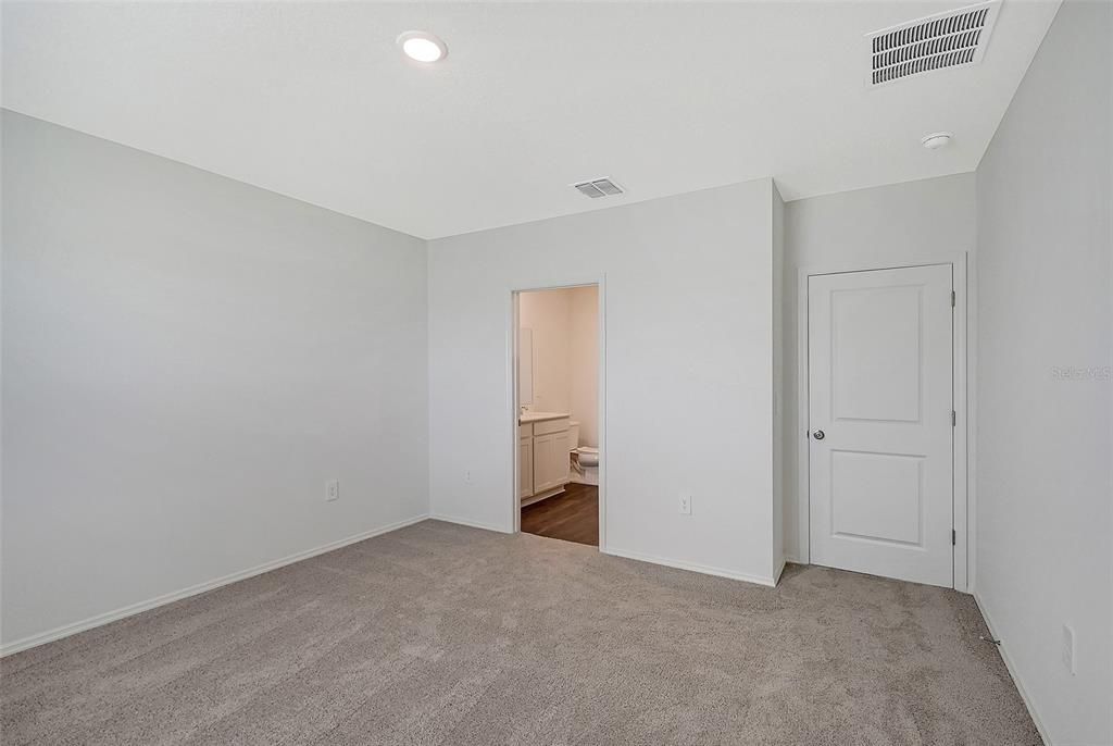 Под контрактом: $300,420 (2 спален, 2 ванн, 1312 Квадратных фут)