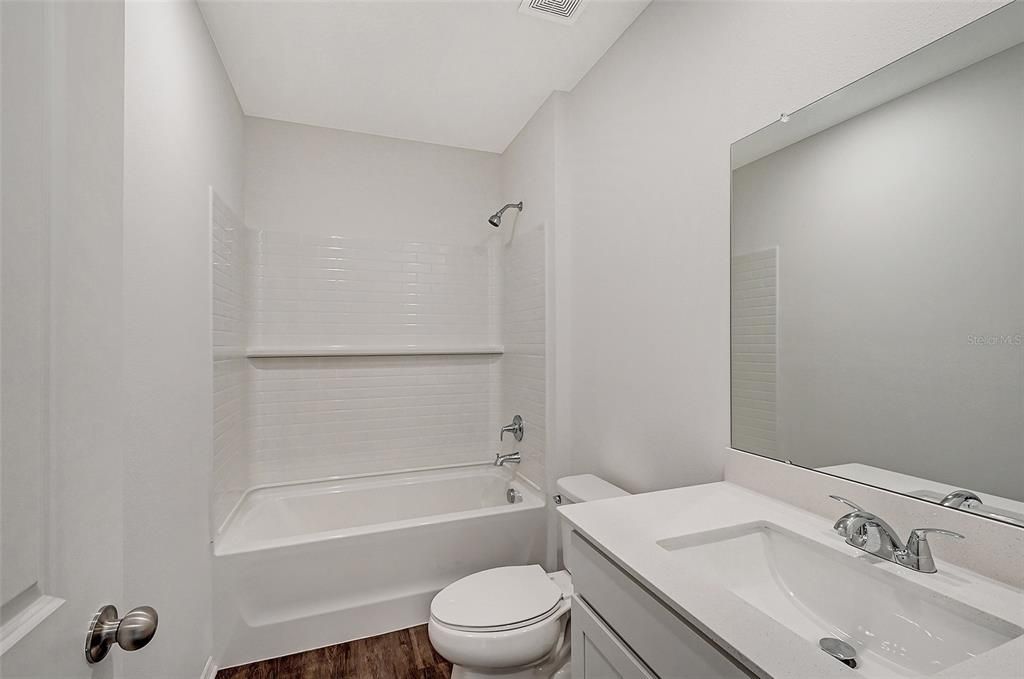 Под контрактом: $300,420 (2 спален, 2 ванн, 1312 Квадратных фут)