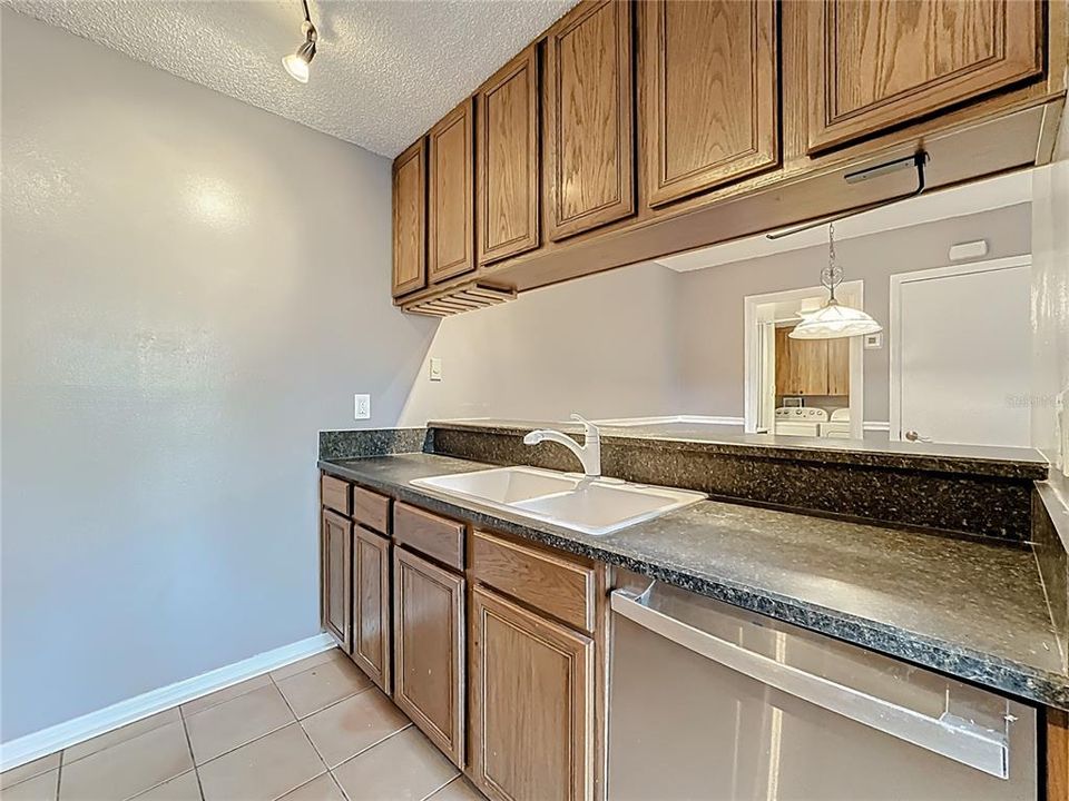 Activo con contrato: $209,990 (2 camas, 2 baños, 1285 Pies cuadrados)