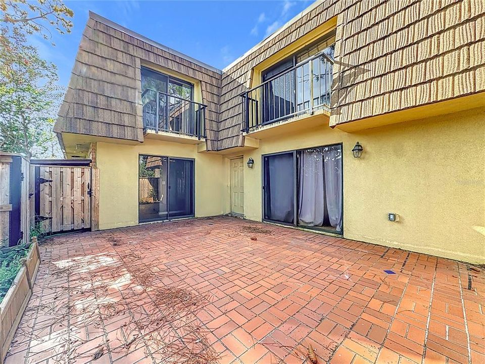 Activo con contrato: $209,990 (2 camas, 2 baños, 1285 Pies cuadrados)