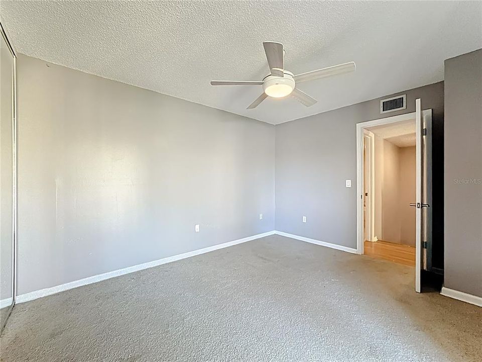 Activo con contrato: $209,990 (2 camas, 2 baños, 1285 Pies cuadrados)