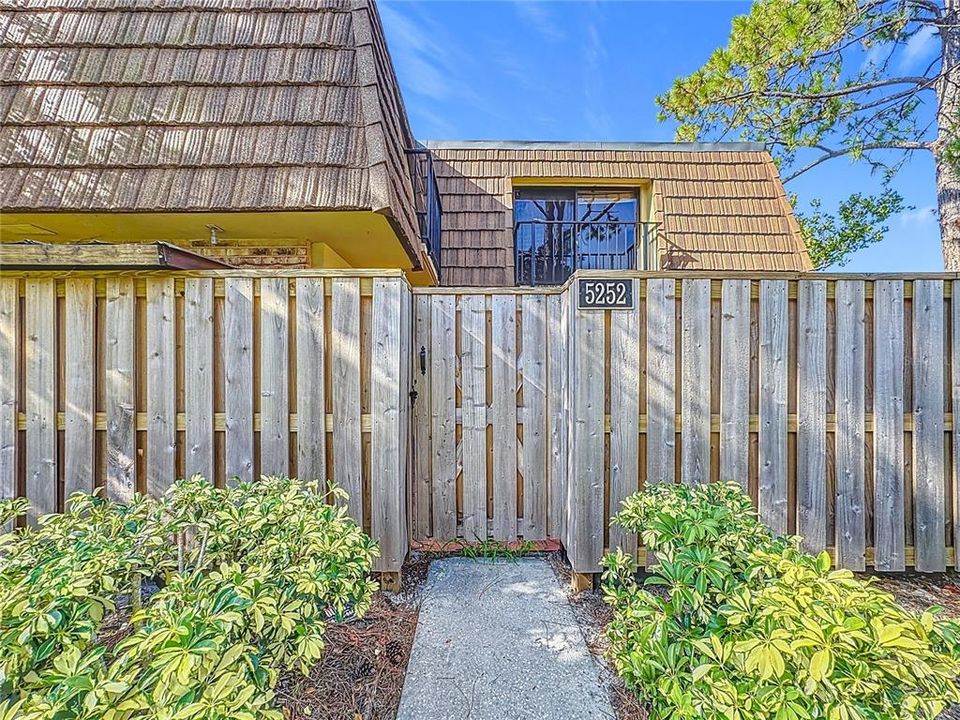 Activo con contrato: $209,990 (2 camas, 2 baños, 1285 Pies cuadrados)