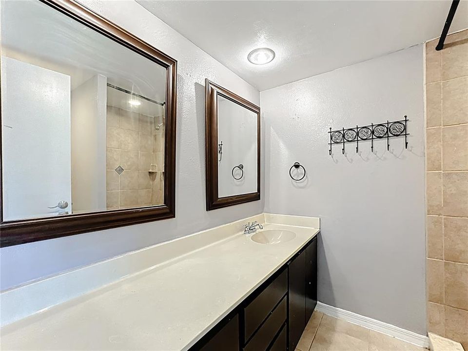 Activo con contrato: $209,990 (2 camas, 2 baños, 1285 Pies cuadrados)