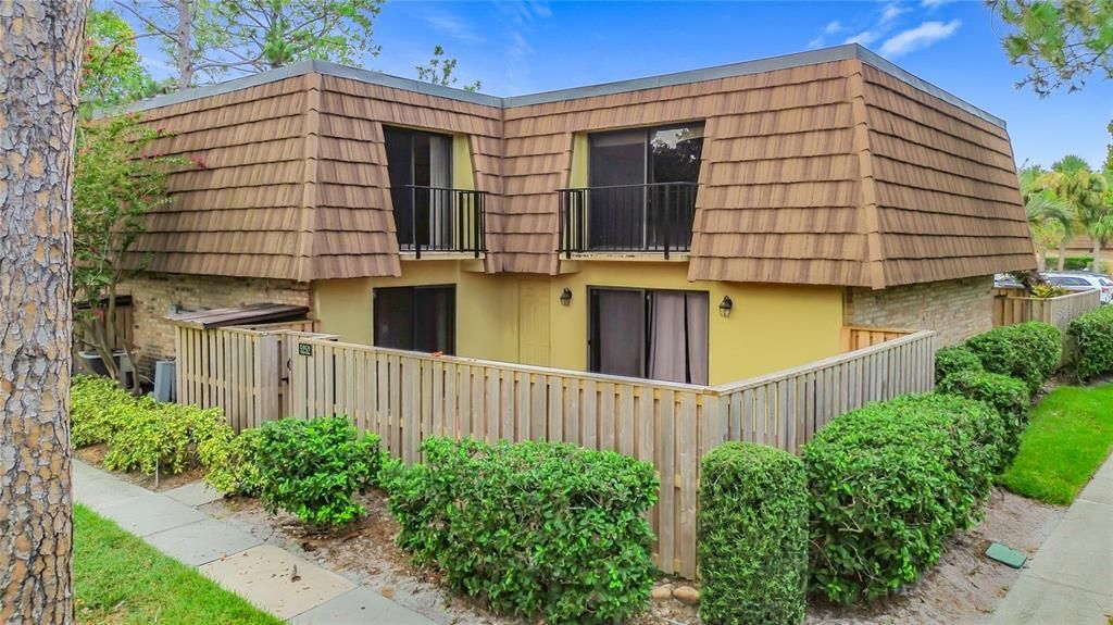 Activo con contrato: $209,990 (2 camas, 2 baños, 1285 Pies cuadrados)